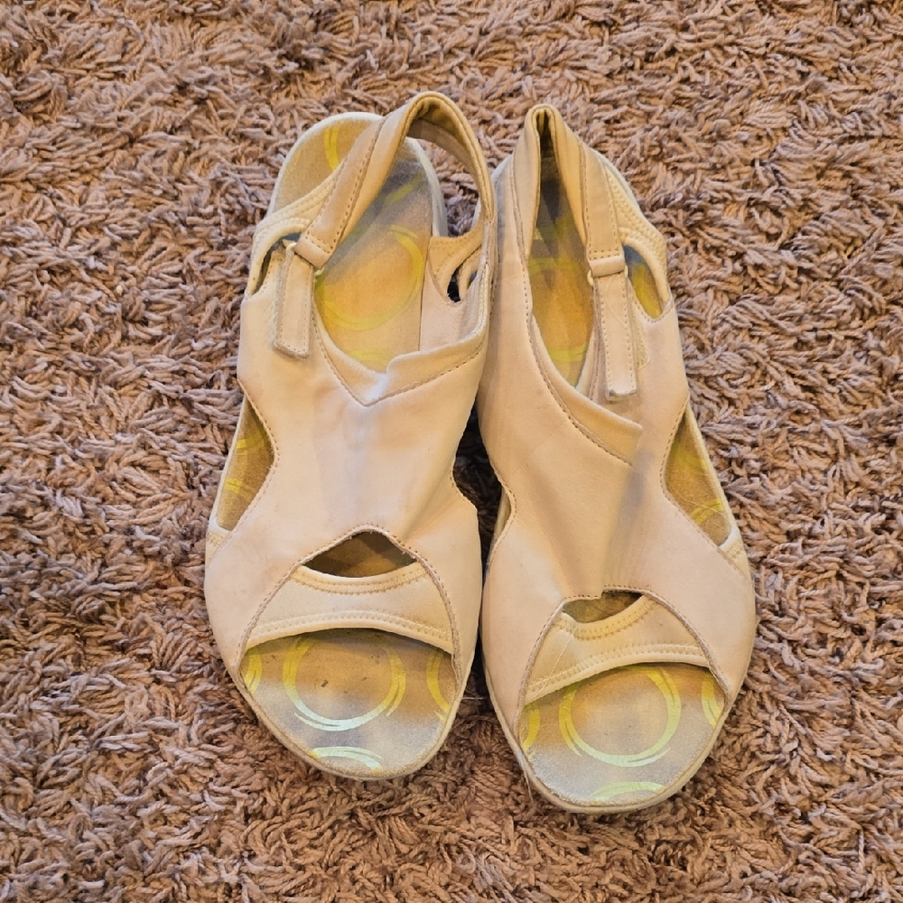 Merrell Cream Women's Sandals